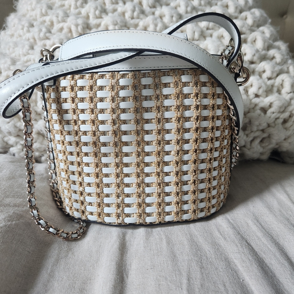 NWOT GUESS ATALIA RAFFIA CROSSBODY BUCKET. Flawed See Below - Picture 7 of 11